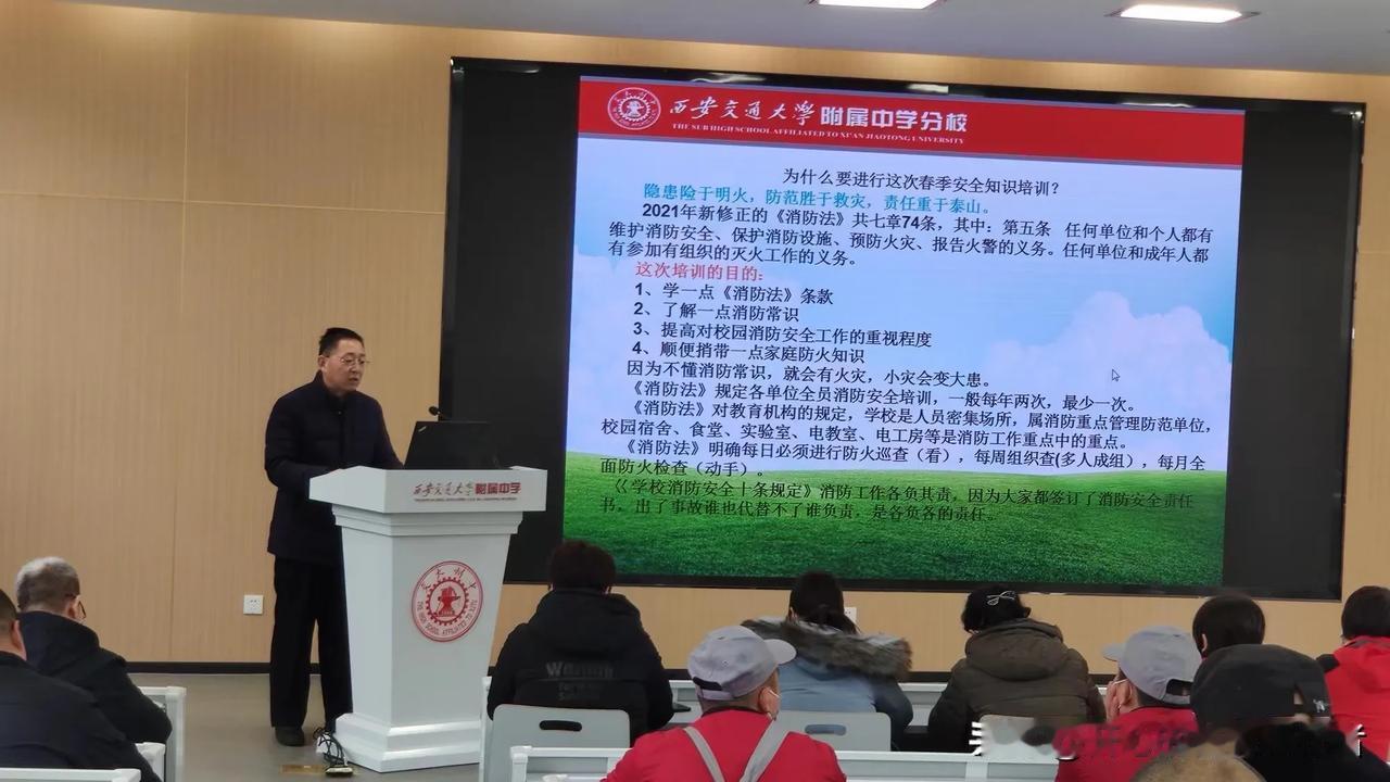 小升初入学政策，以及学区划分，为何总是要在周五下班后，公布？
因为争议很大，众口