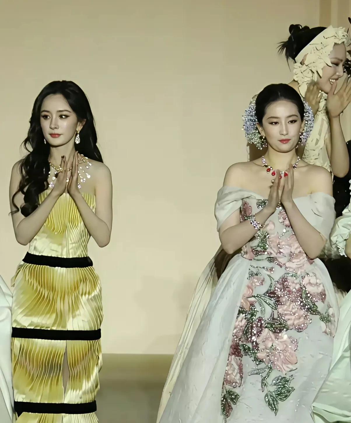 杨幂，虽然大刘亦菲一岁，结婚有孩子，但还比较少女感。
刘亦菲虽然没结婚，但比较大