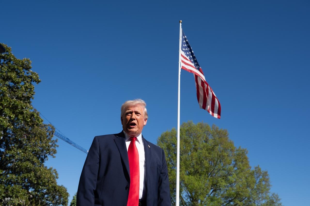 特朗普使出了“最后一击”。
2026年4月12日，特朗普在社交媒体发布了一篇内容