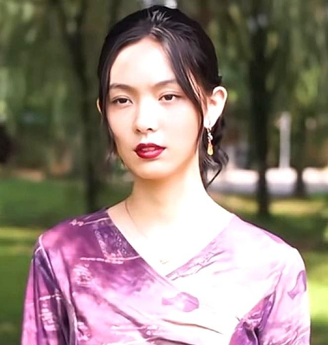 《树影迷宫》迎来大结局：18年后，田畅指证父亲田浩。
田浩交代罪恶：掐死张丹因她