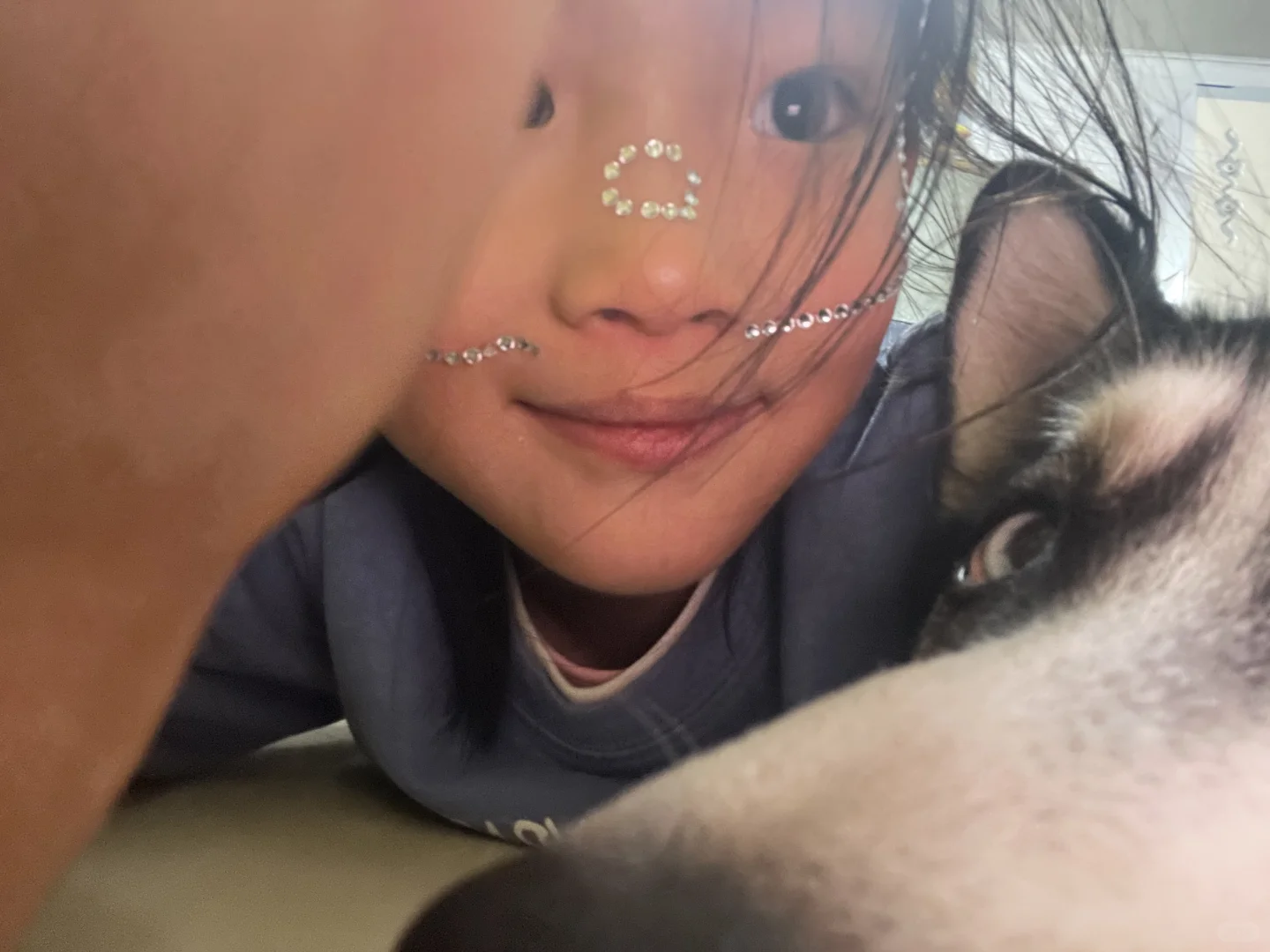 人类幼崽偏要和我合照