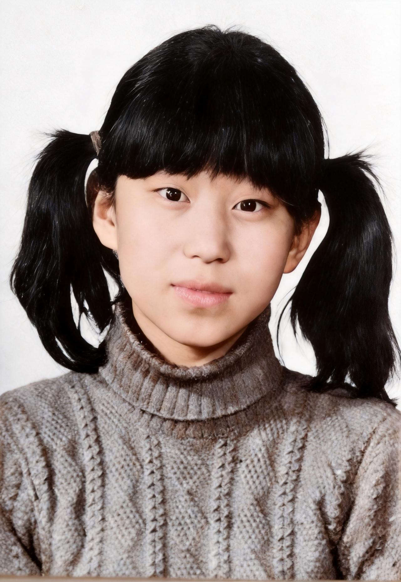 这名小女孩是新中国成立后最小的烈士。1983年，十五岁的初中生池越忠在太原市迎泽
