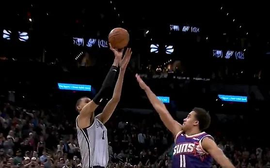 文班亚马中距离跳投绝杀太阳，助马刺提前锁定季后赛席位
03月20日讯 在今日备受