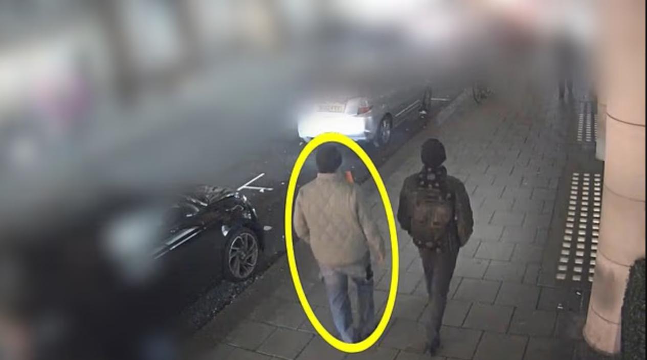 中国苏州大学教授百达翡丽名表在英国伦敦当街被抢，价值 34 万元。
事情发生于 