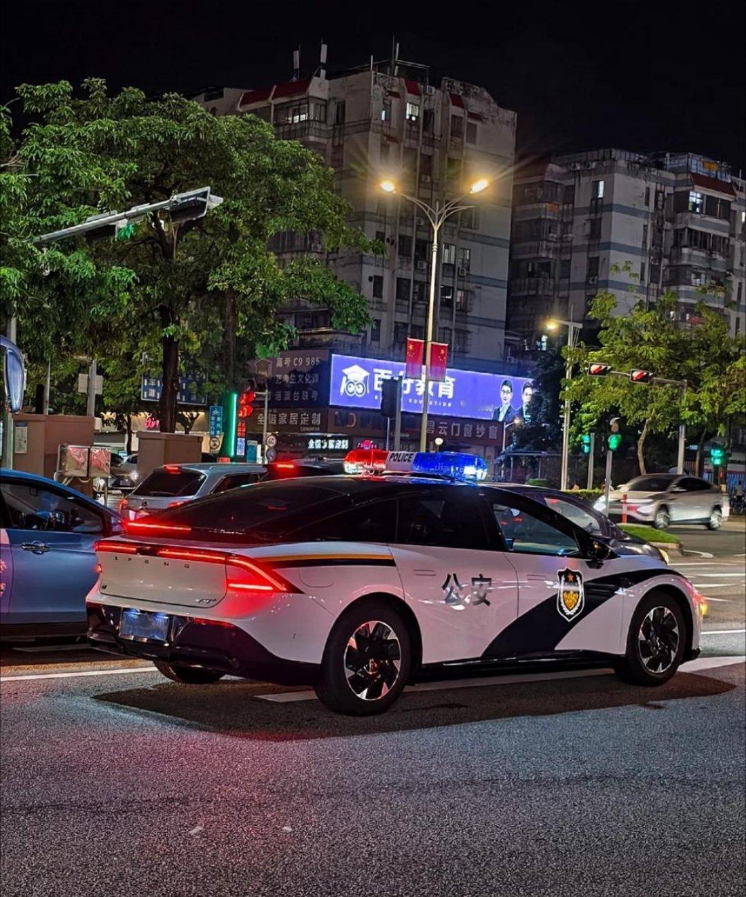 今年下半年广东省新能源公务用车采购中，小鹏P7+表现惊艳，在新能源纯电轿车分包项