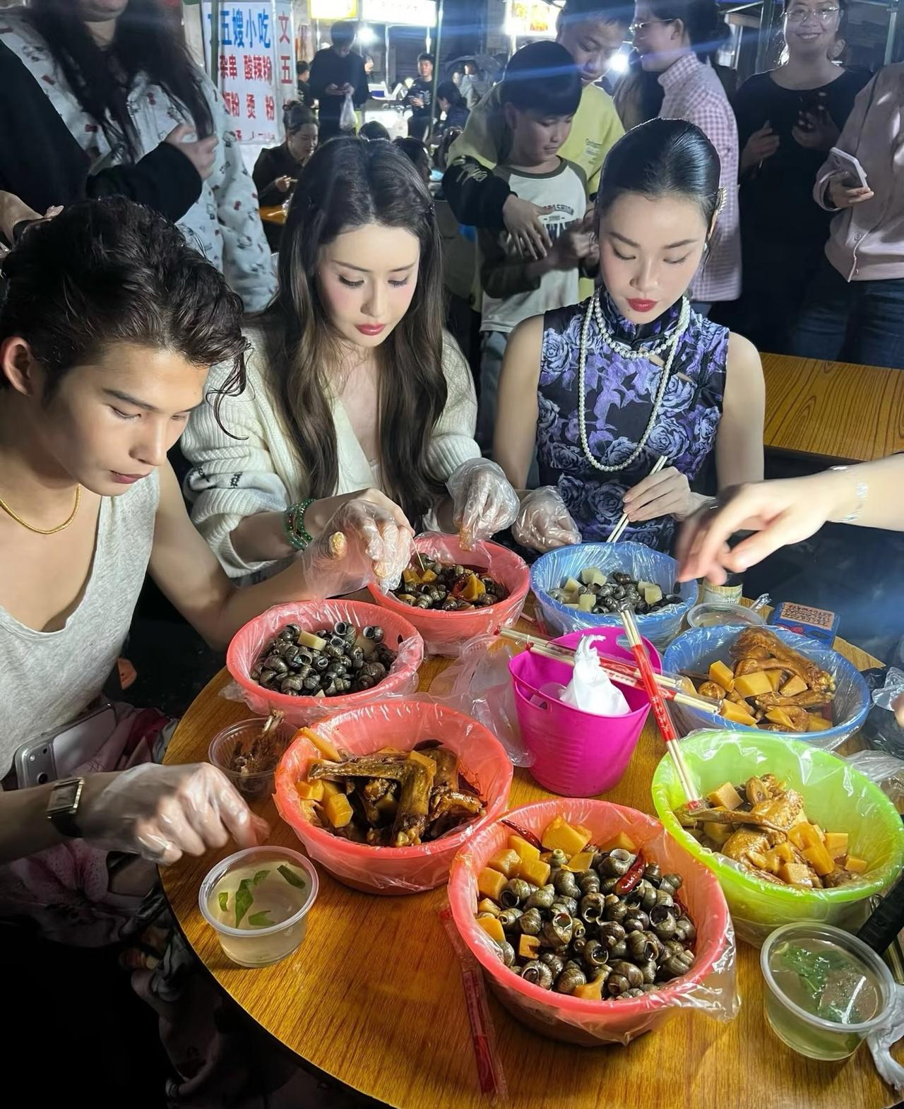 宾阳大菜市偶遇韦雪，氧化菊，陆仙人

用个消毒中心的碗装螺丝也可以吧，硬是用塑料