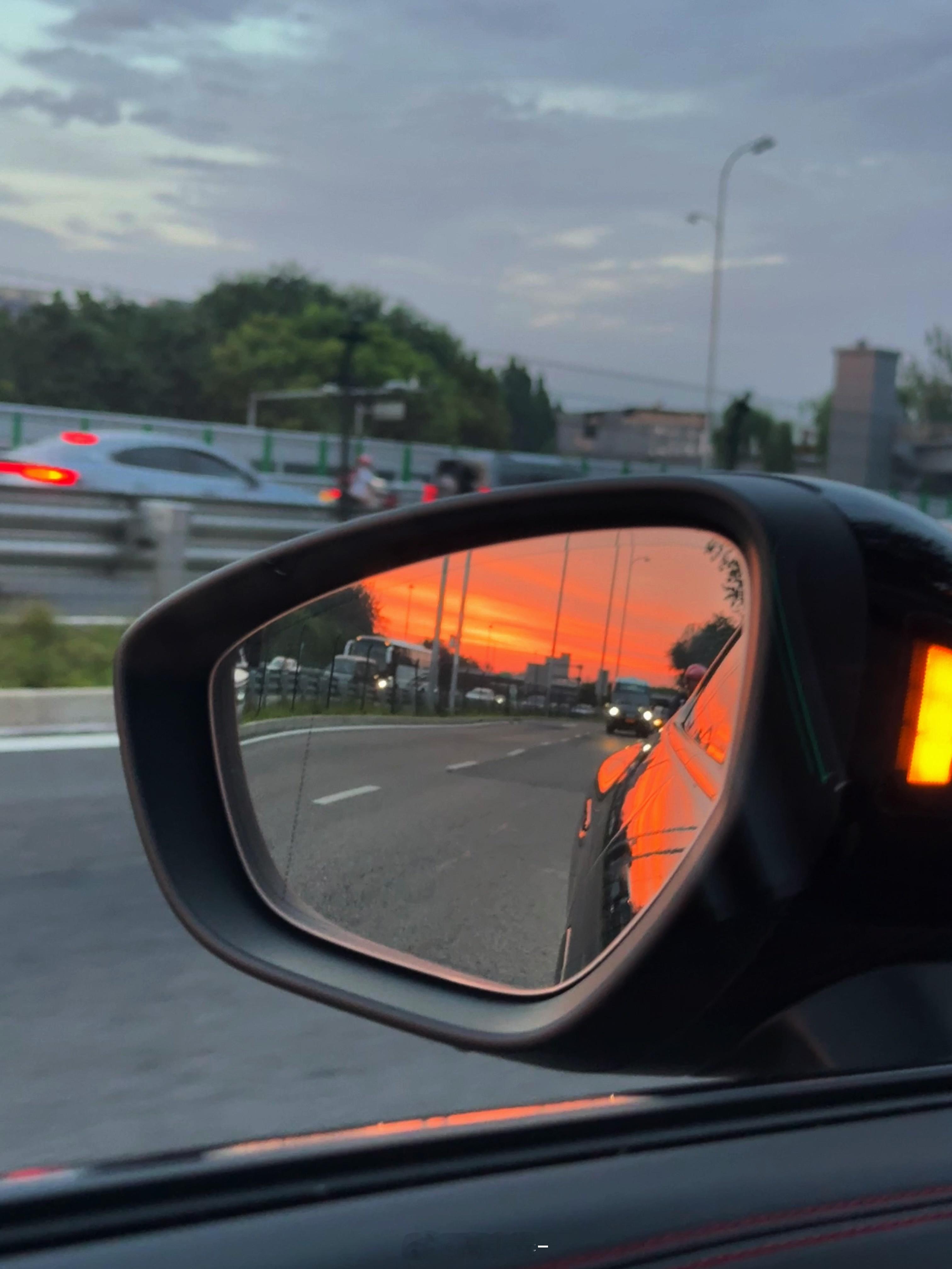 今天夕阳好美呀🌇嘻嘻卷妹的唠嗑  ​​​
