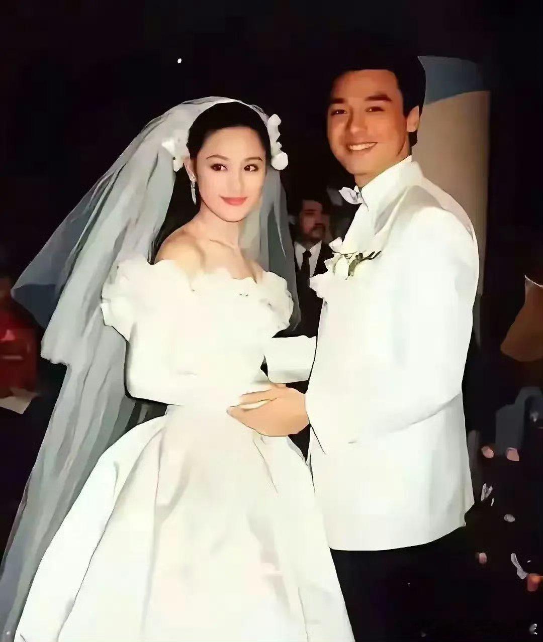 看到章小蕙1988年的婚纱照，瞬间明白钟镇涛当年为什么对她一见钟情了！ ​​​