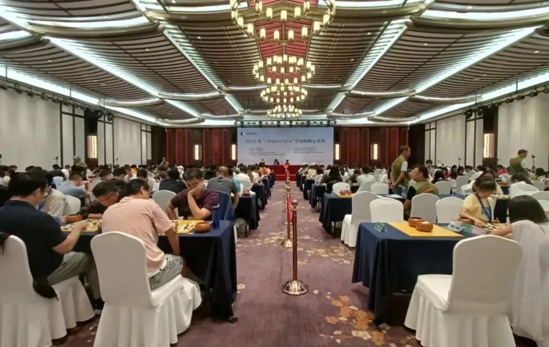 围棋大考~少年女子组4人率先晋级决赛




2025全国围棋定段赛于7月11日