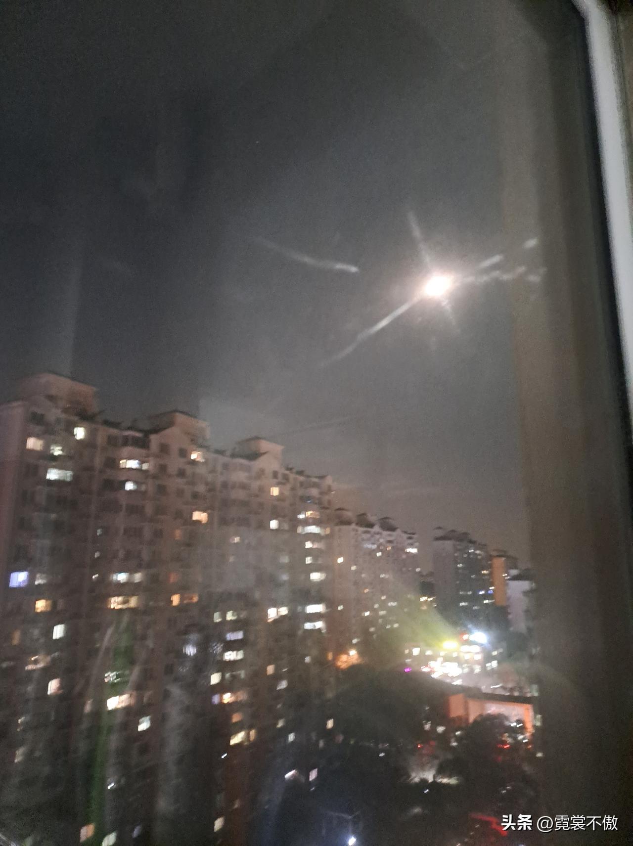 有人拍过夜景照片吗拿出来晒一晒正好还有一张夜景图