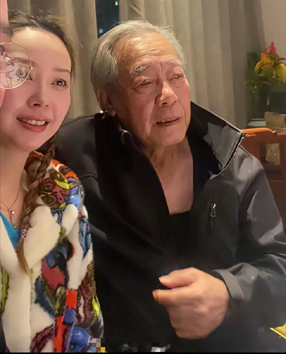 认识这位老戏骨影帝的，应该都50多岁了吧！ 