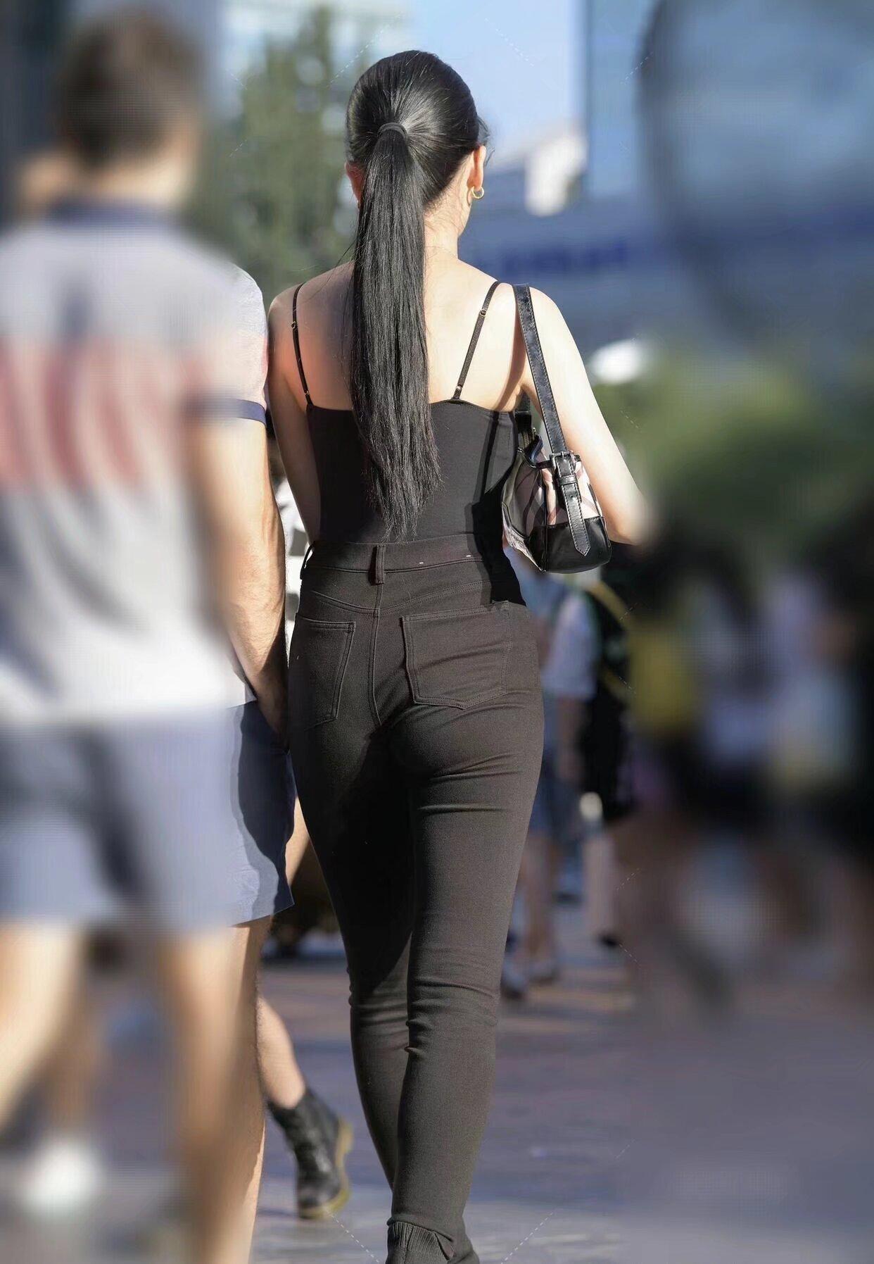 敏感的人都特别懂事，只需稍微给点暗示，就能读懂背后的意思，所以从不会让别人感到为