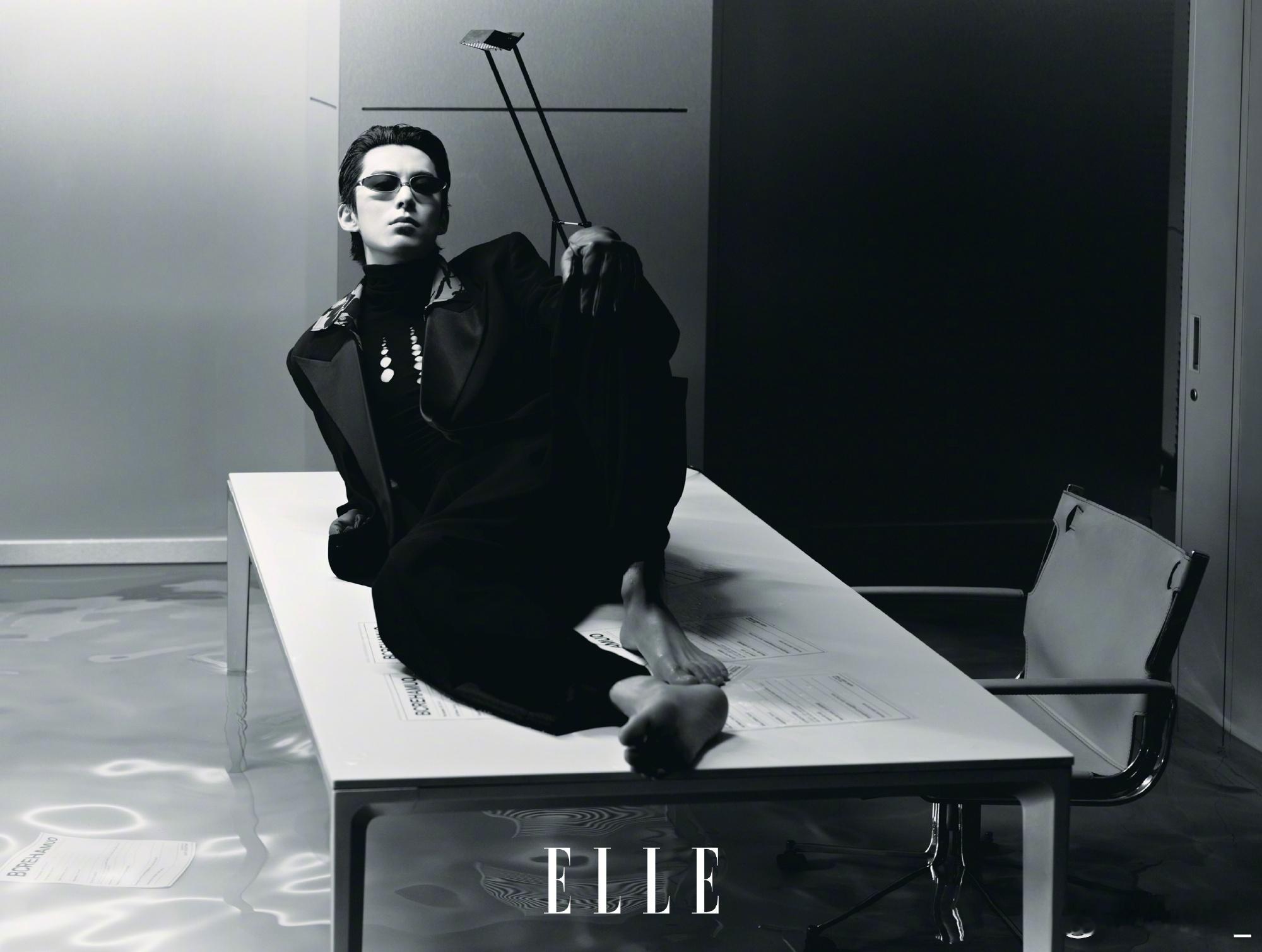 王鹤棣ELLE7月刊封面王鹤棣ELLE水世界大片这几年近乎不停歇的进组也让习惯了