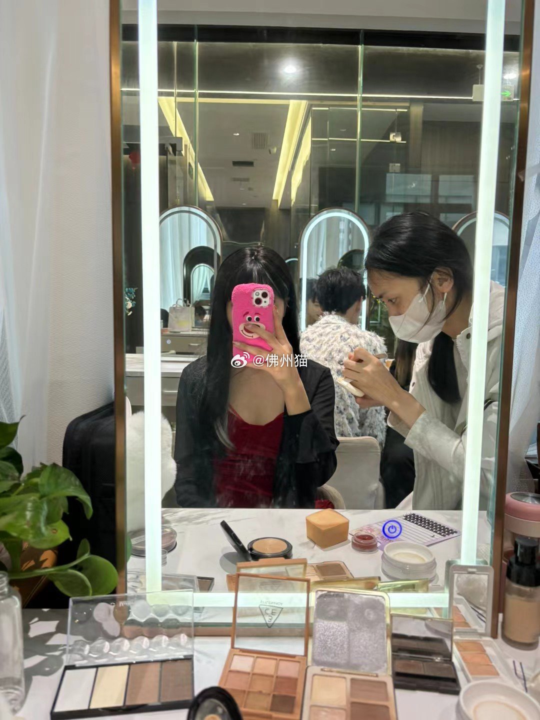 早知道直播这么吃香当时就该去当女主播，带团的说我上镜好看  那时的我始终脱不下孔