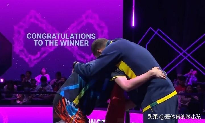 WTT重庆冠军赛的赛场上刚刚结束了一场男单16强的争夺战，结果斯洛文尼亚的名将达