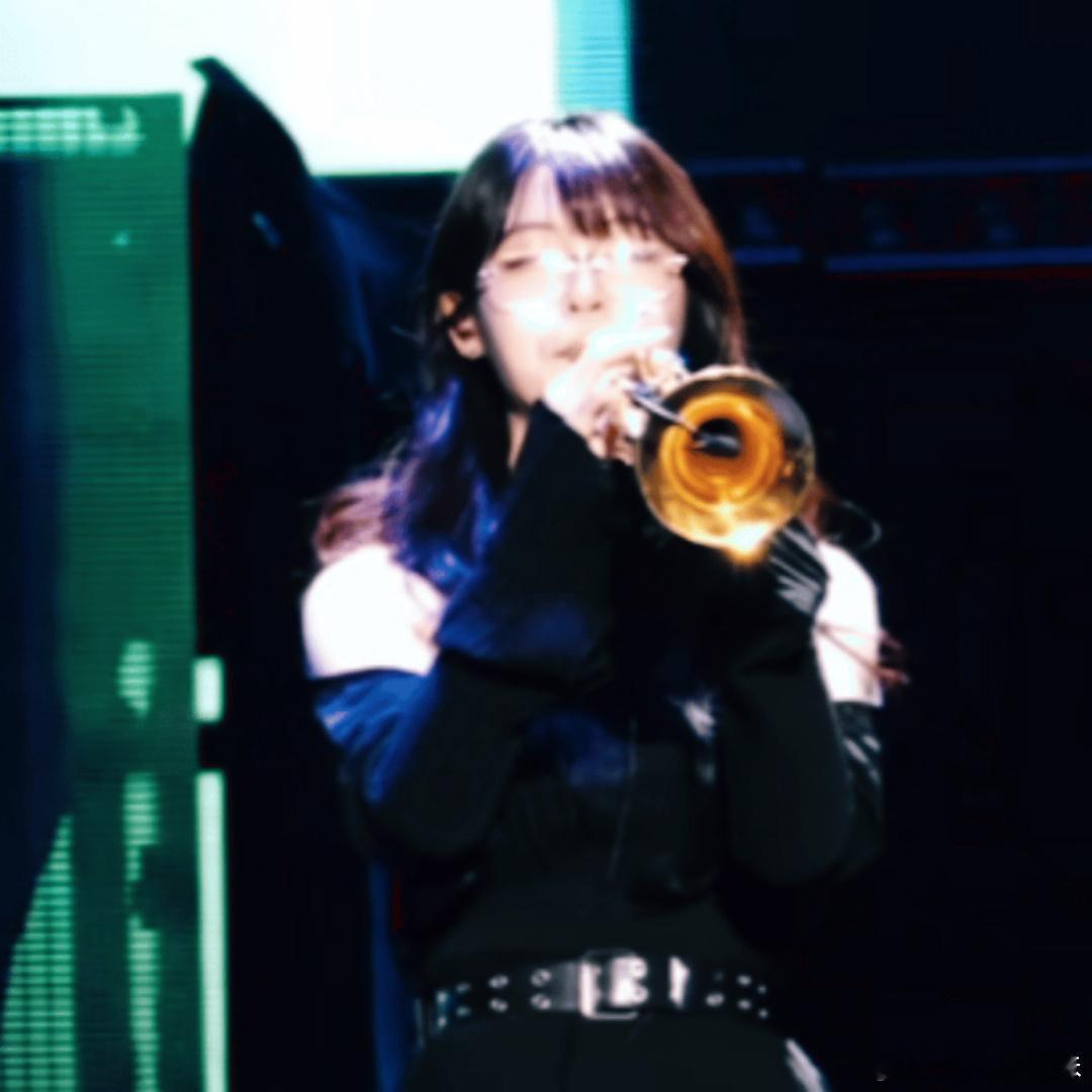 小号手郜一霏签约新公司了乐坛新惊喜！央音科班小号手郜一霏签约新公司，跨界碰撞轻摇