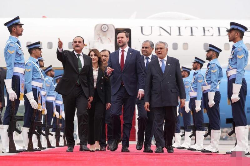 紧急快讯！4月25日，一觉醒来直接被中东局势炸懵，沉睡的和平窗口，终于被悄悄撬开