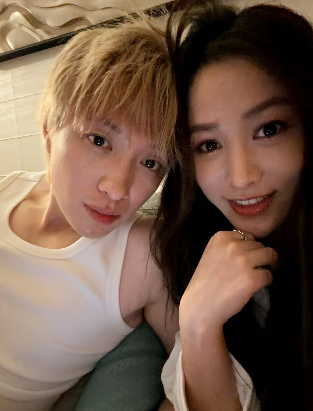 成男大了？毛利蓝晒Asen新合影新妆造！Asen