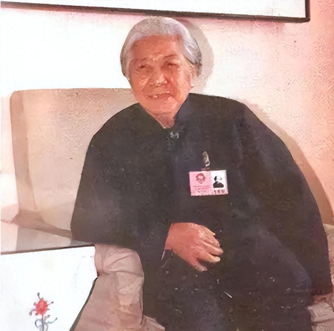 胡兰畦在成都去世，曾与陈毅约定三年，却在49年后承受委屈的背后故事是什么
194