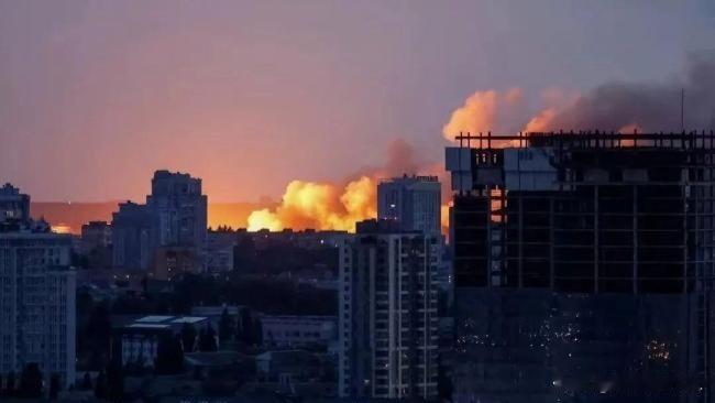 基辅西郊居民区弹药库爆炸事件持续发酵，多重疑问待厘清
 
7月6日凌晨，基辅西郊