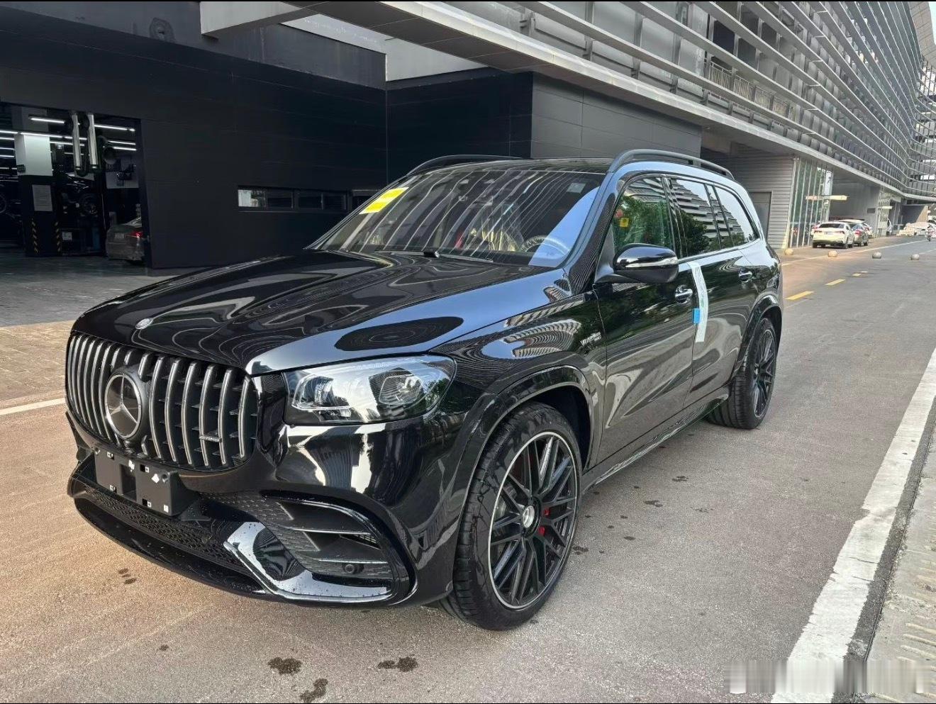 奔驰GLS63 AMG 终于破价了 指导价247.1万现在172.8万全款裸车 