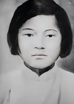 她因叛徒告密被捕，遭受敌人惨无人道的酷刑！抗日女英雄，喻尊霞由于叛徒告密，她和战