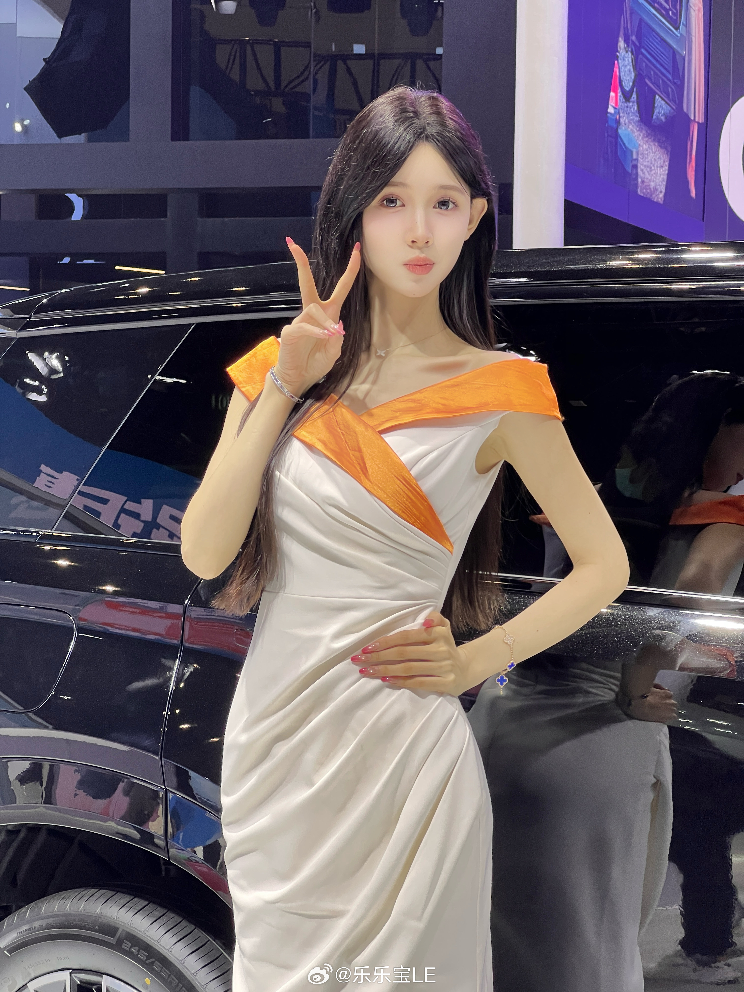 嘿嘿家门口搬砖啦乐乐宝车模  ​​​