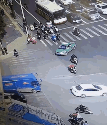 失控的车辆真可怕