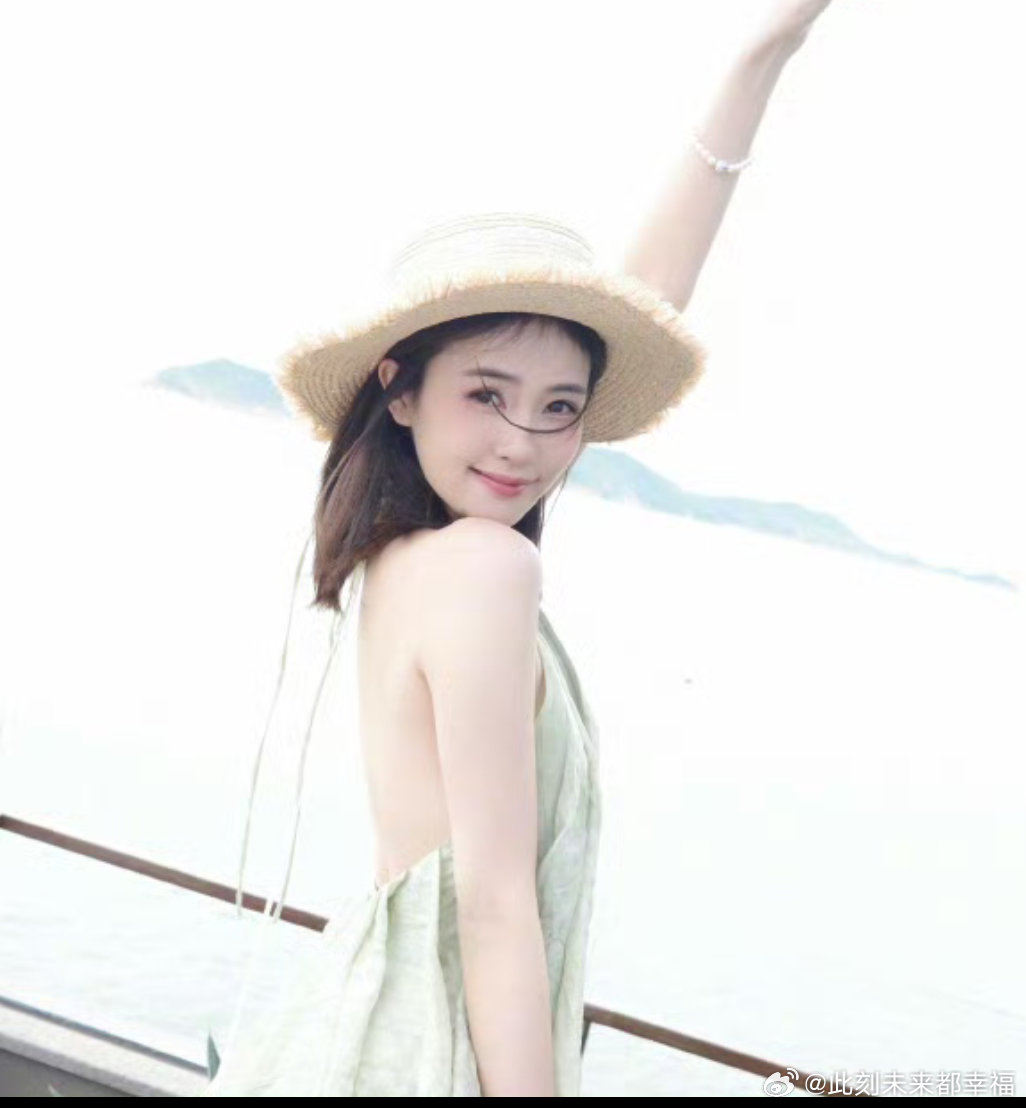 白鹿碎花泳衣我喜欢这张，可不可以送张高清图白鹿