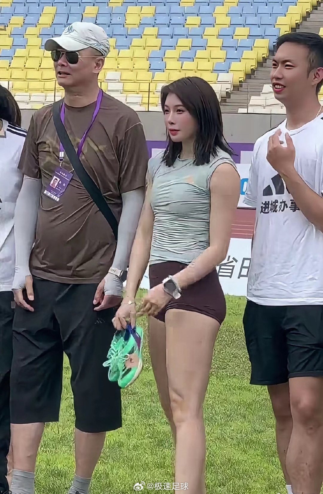 吴艳妮 吴艳妮是专业田径运动员，全身的肌肉看起来非常健康强壮 ！！中国田径梦之队