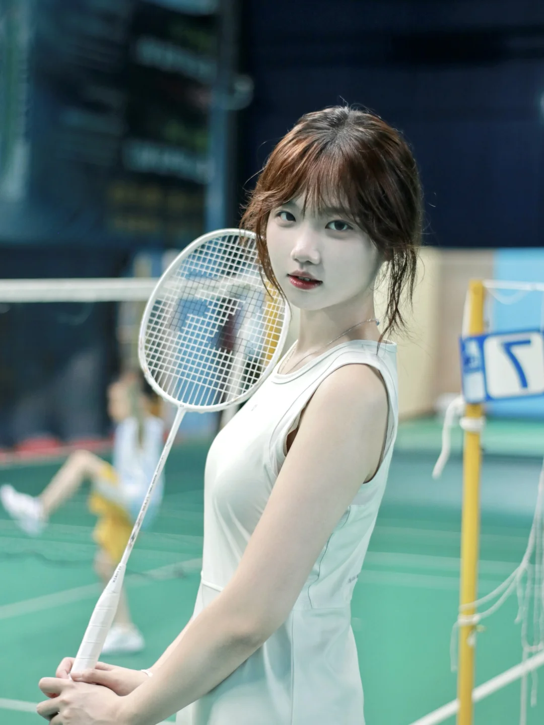 女大学生｜开学的前一天晚上来打羽毛球啦