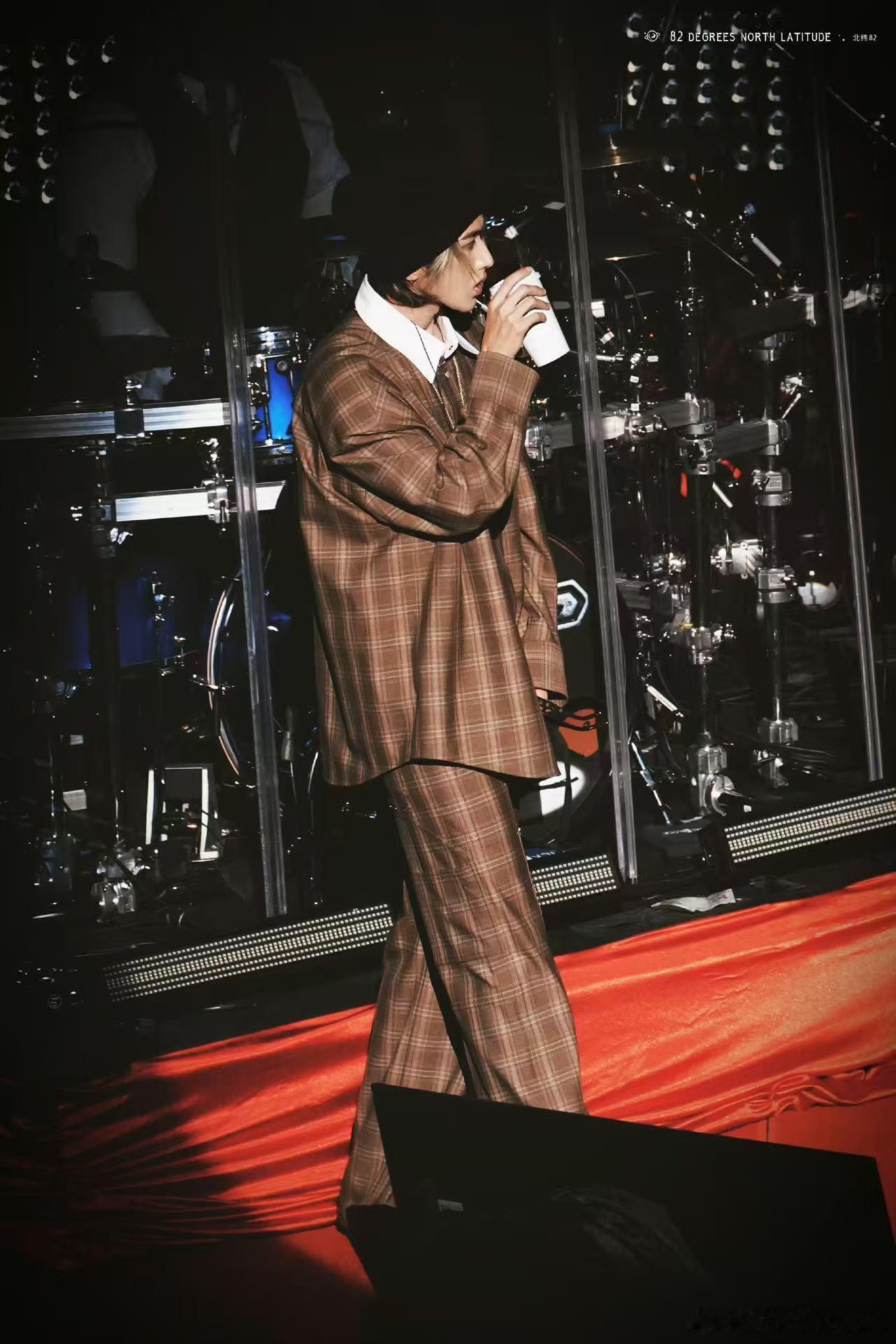 蔡徐坤改编spotlight 刚才戴着降噪耳机听高清饭拍，才发现好多小细节啊，他