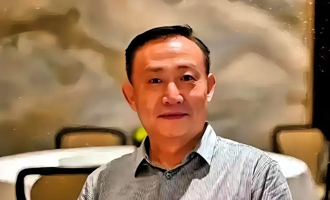 卢麒元的话总落在实处。

他提到水、电、网、数据这些命脉，不能被资本打包带走。有