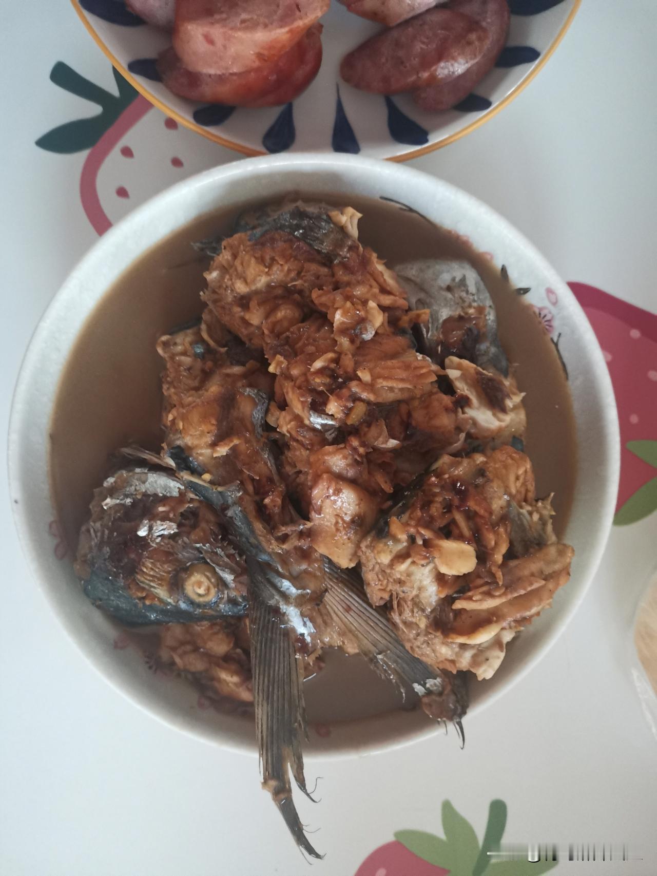 青岛开海尝鲜｜红烧鲅鱼颜值普通，鲜味爆棚。
盼来了青岛开海季，下班买回一条新鲜鲅