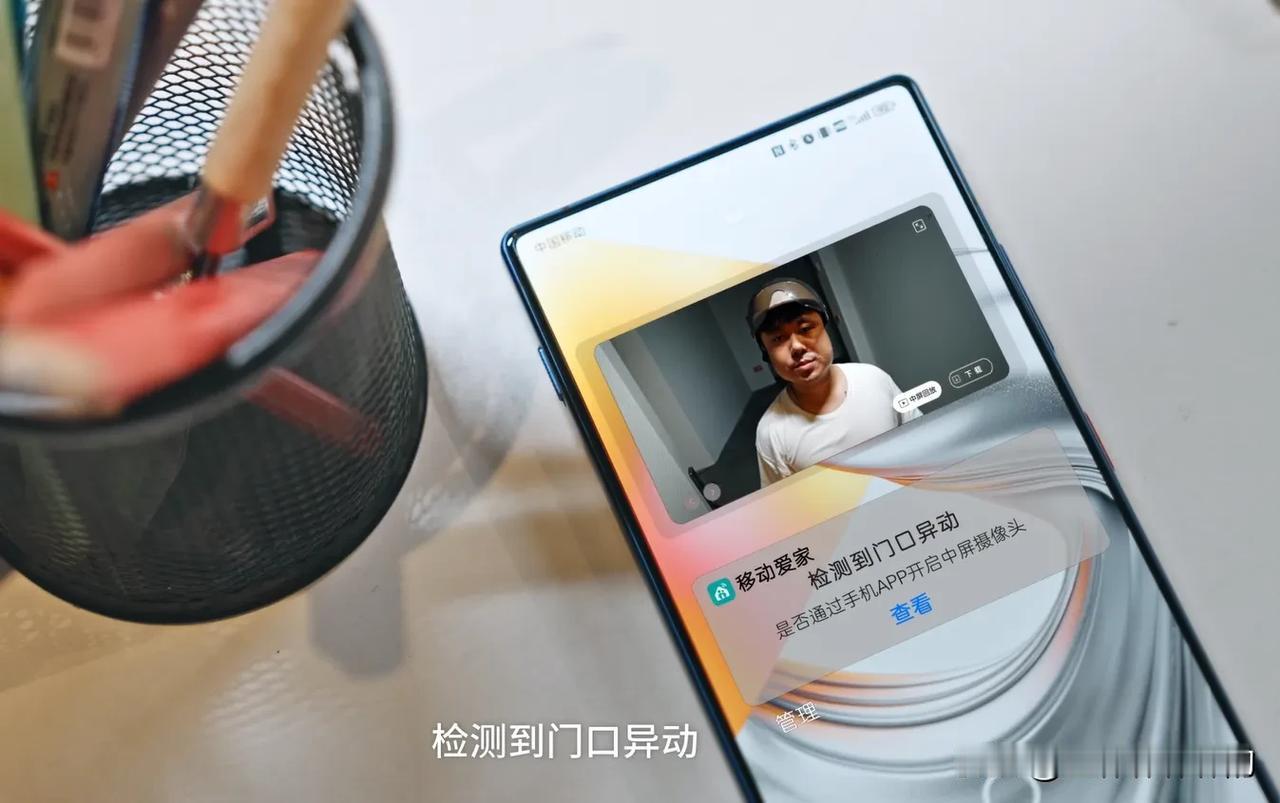 科技的真谛，是让爱更贴近。中兴通讯用AI新四大件，让技术带着体温，守护着属于这个