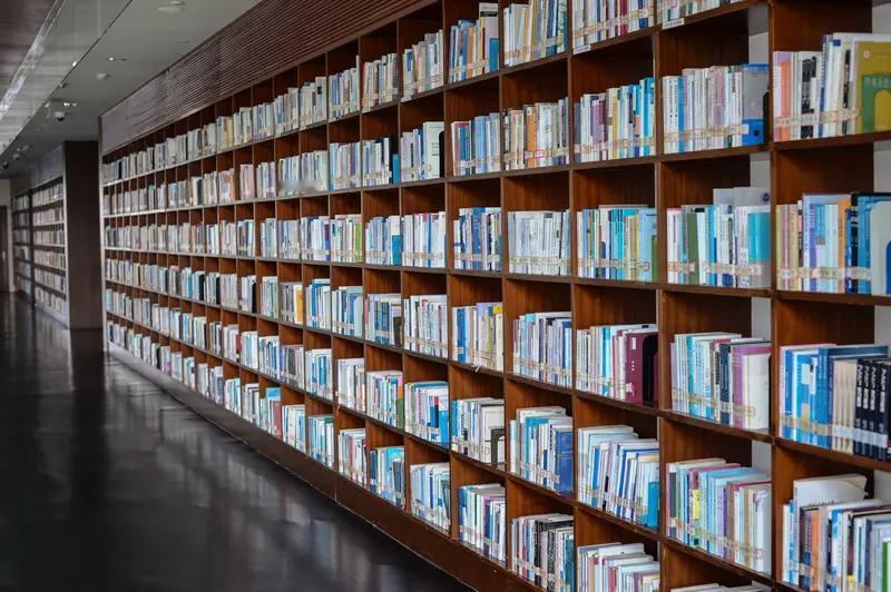 未来大学的发展趋势充满了变数与挑战，从2025年的一些动态中便可窥得一二。
一方