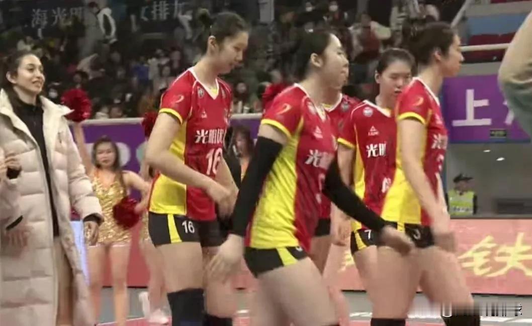上海光明优倍女排主场战胜福建队，打进排超联赛四强，她们半决赛的对手将是北汽和辽宁