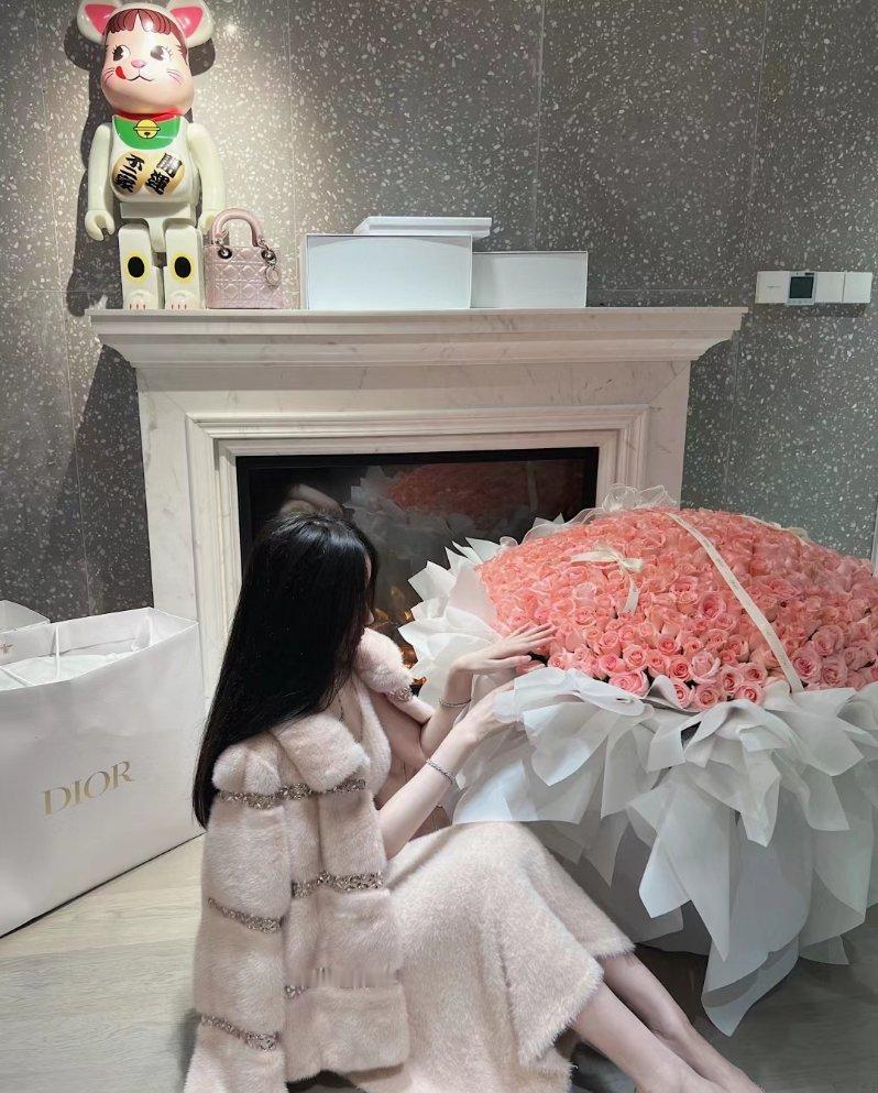 我也想成为某人的全世界啊 可我是张三 是李四 是芸芸众生里的普通人 是选项 E 