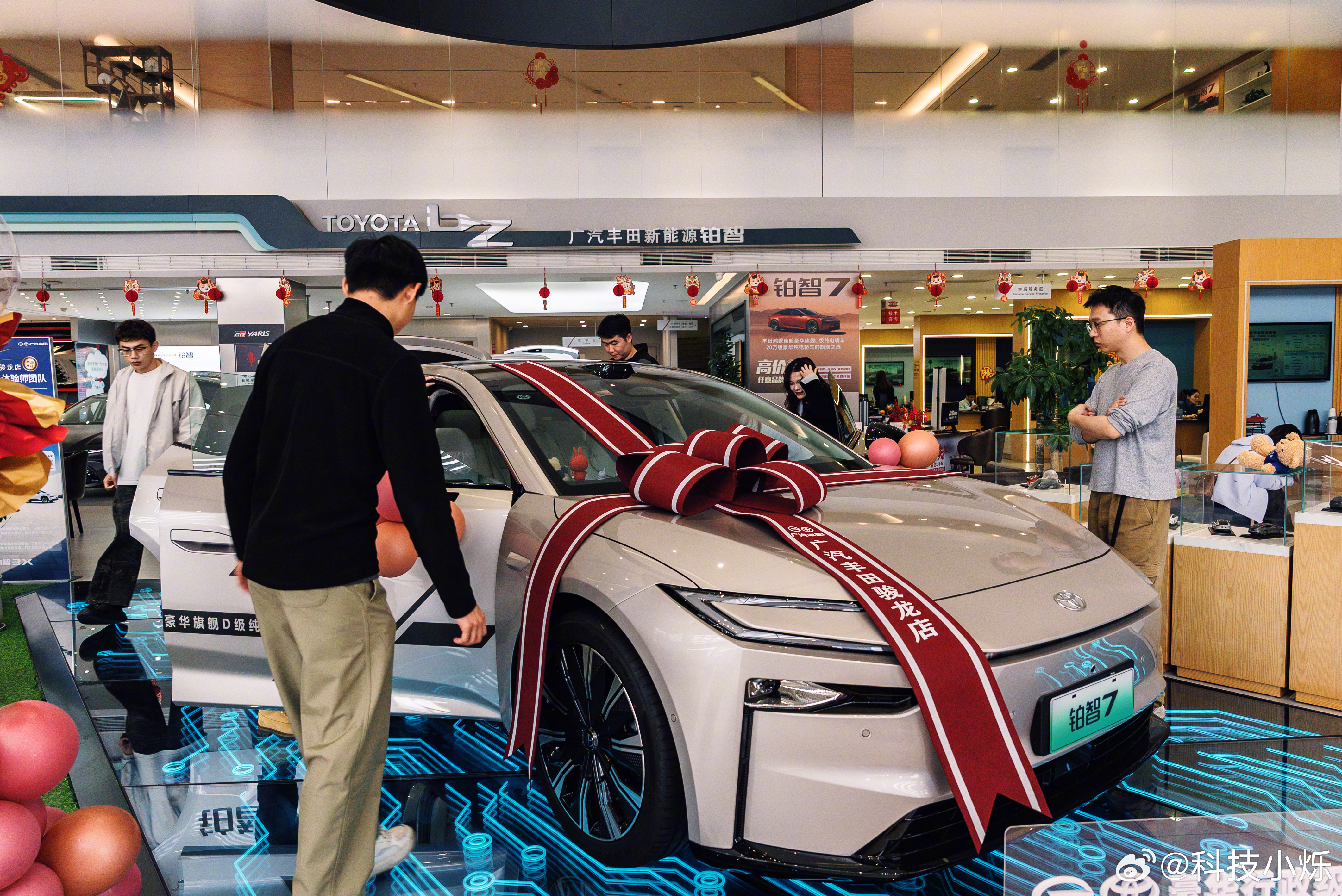 这年头敢不玩PPT造车的车企真的不多了。广汽丰田铂智7直接让小米负责人去摸底实测