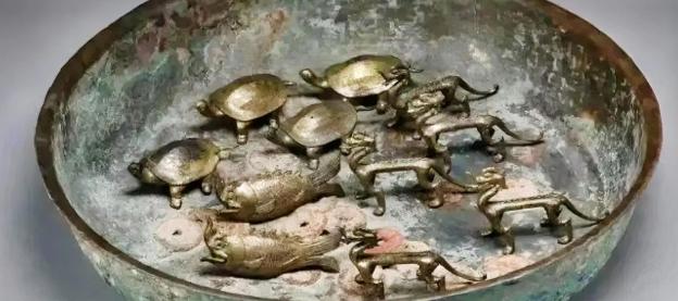 这回西安的考古发现，可真把人看傻眼了！

墓主人叫康令恽，生前是个节度副使。
考