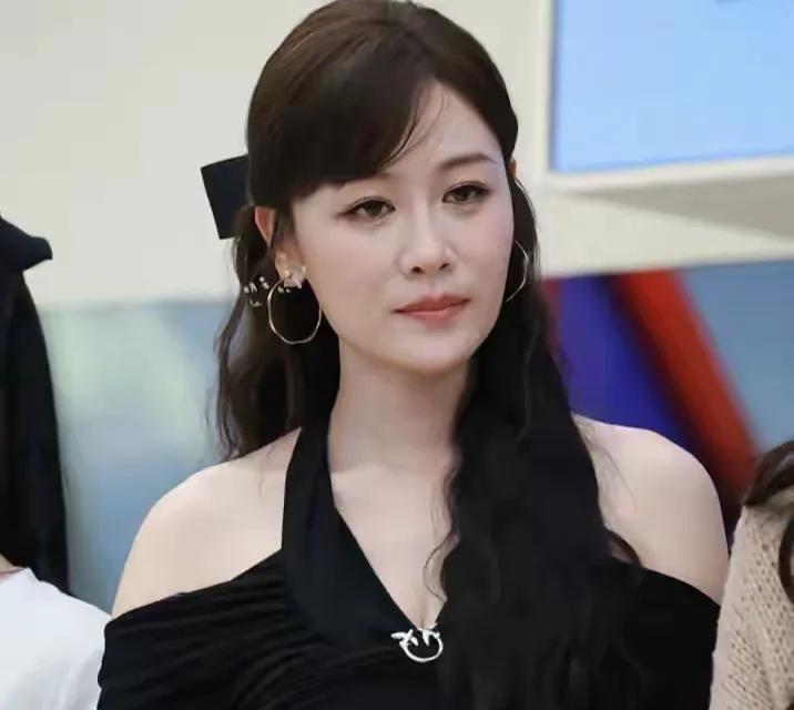 41岁的叶一茜欲哭无泪，一场直播90万人围观只卖了2000块
叶一茜这次复出，似