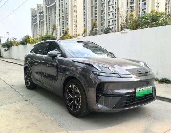 烂路如履平地，领克08 EM-P减震有点说法
一款车的减震效果，对乘坐舒适度和行