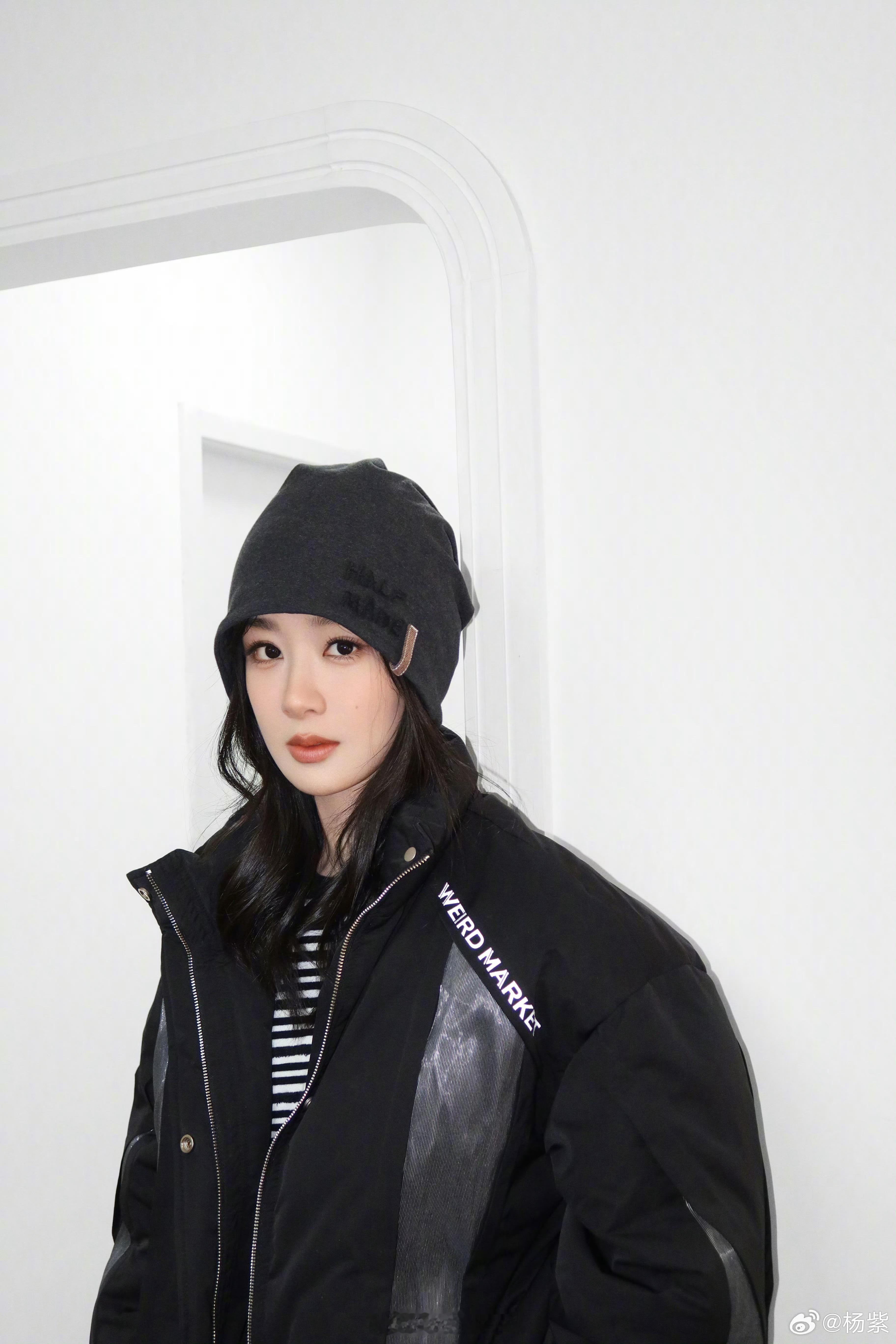 杨紫日常生活plog来了呀！这也太好看了吧！ 杨紫晒和piupiu合照