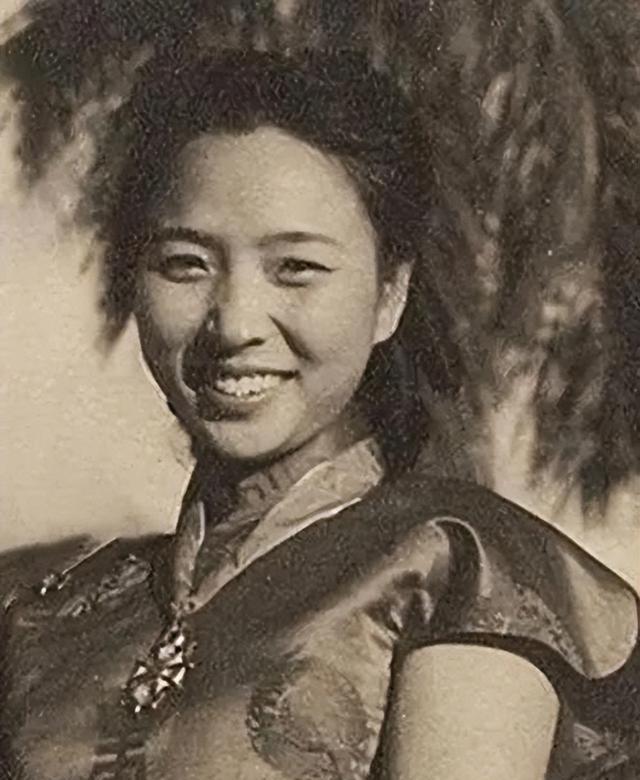 1950年的台湾，一位曾经叱咤战场的将军，面对人生中最大的遗憾。他不是缺少荣誉，