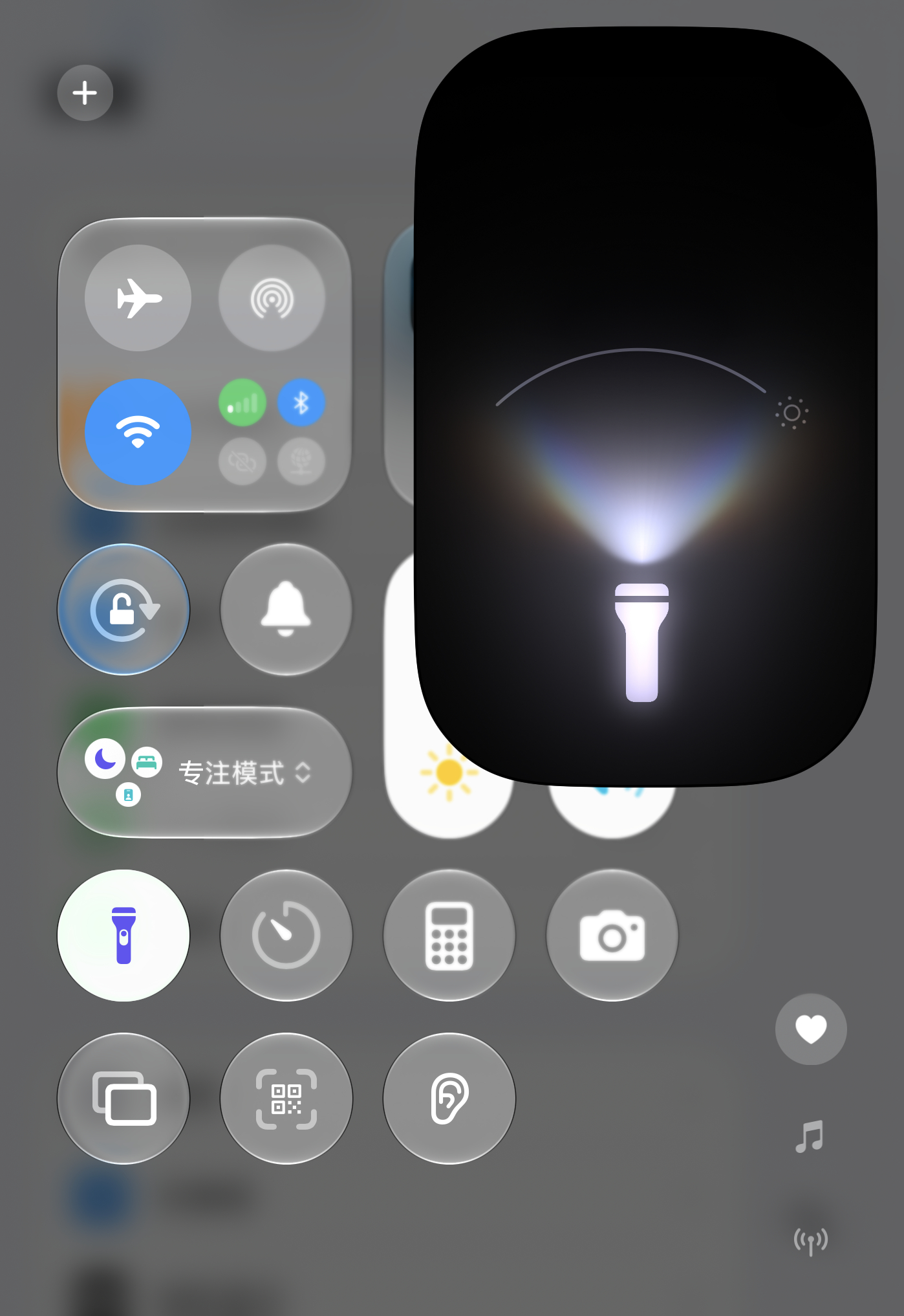 iPhoneduo 的手电筒不支持聚焦功能…[doge][doge][doge]