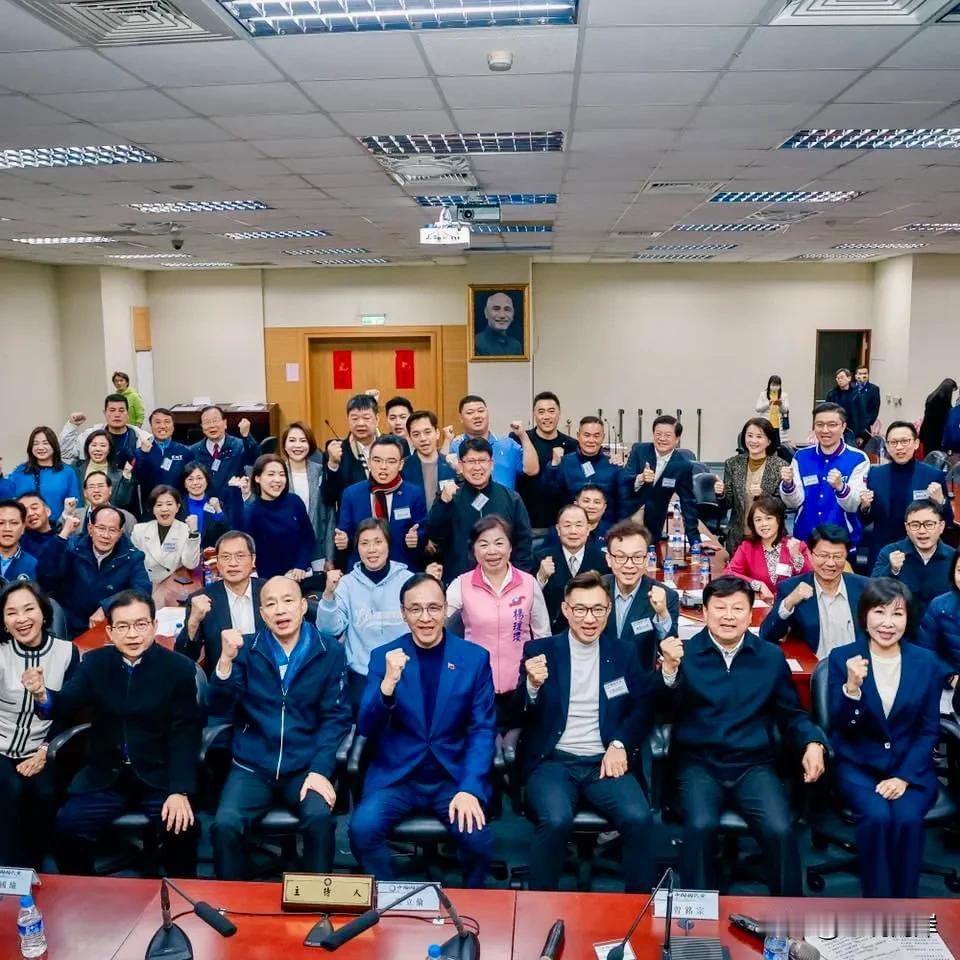 蒋介石挂像在国民党会议中出现的情形非常少见。国民党对接下来立法机构的正副龙头选举