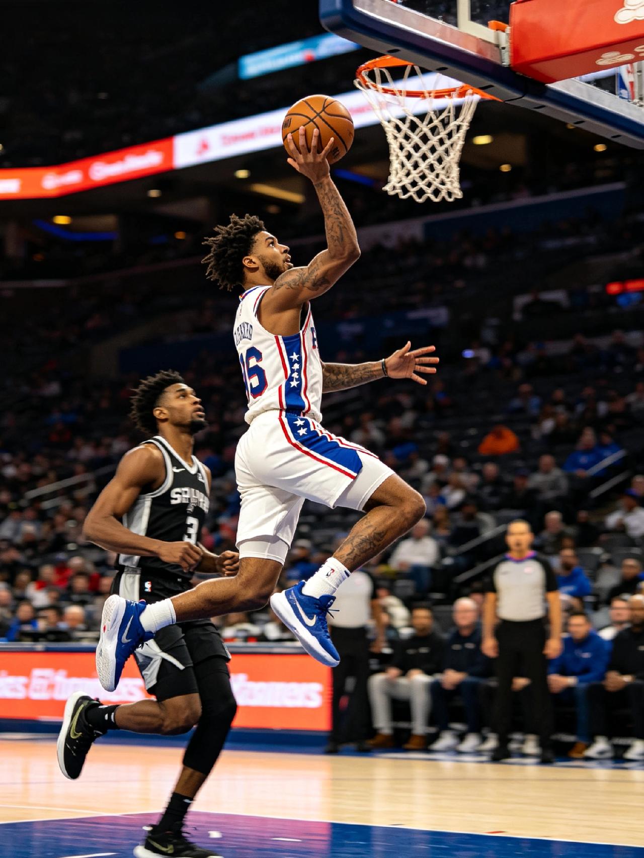 汗水洒在球场，信念刻在心上。
不为输赢，只为热爱与并肩作战的滚烫时光。