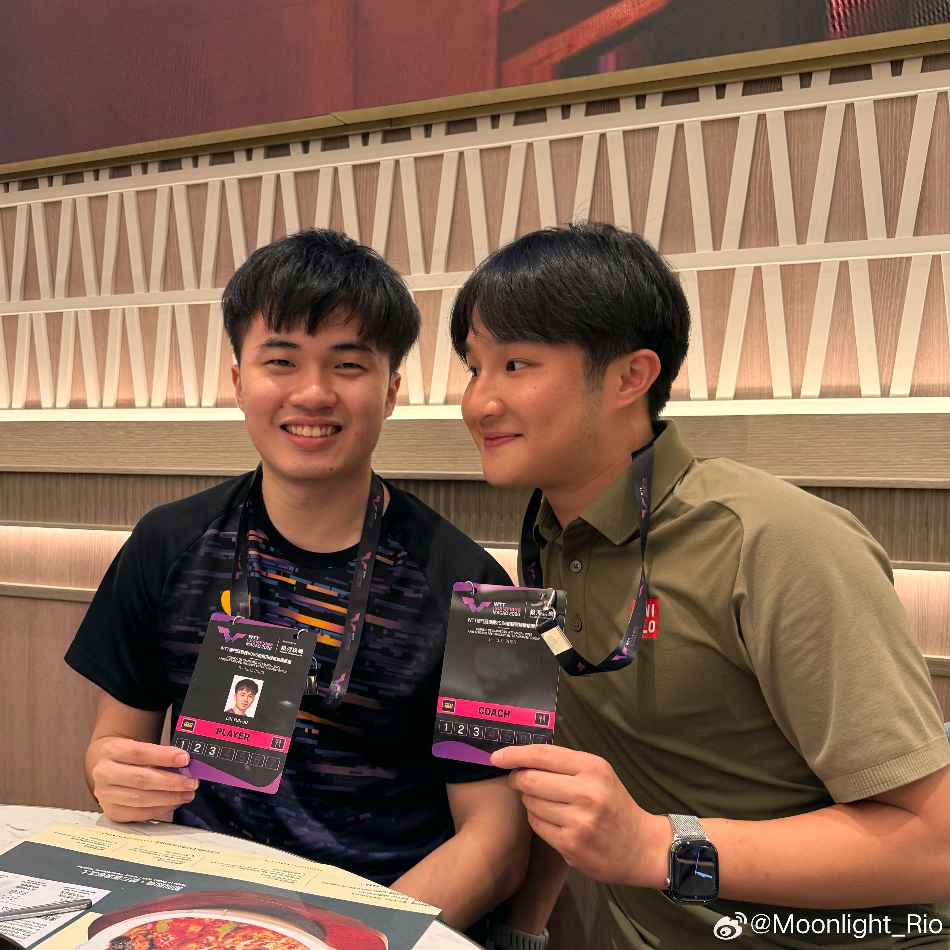 “投比加油这些年什么都变了不变的是你拍照依旧只露出标准的八颗牙齿WTT澳门冠军赛
