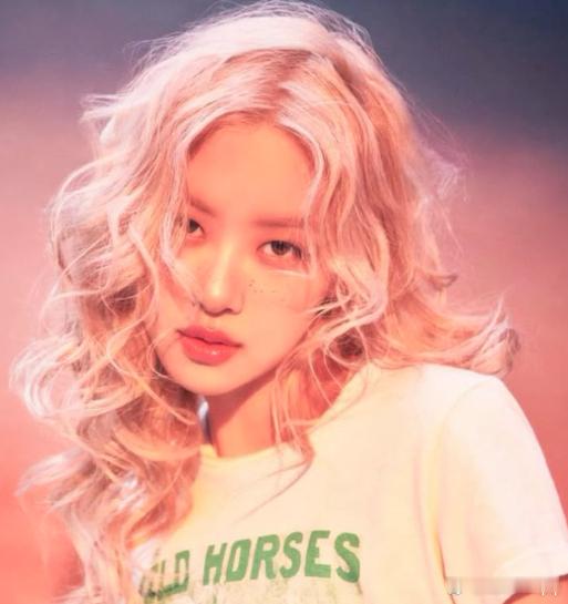 10年前的今天，朴彩英被公布为 BLACKPINK 的成员。 