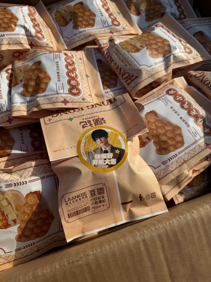 《碧血蝉》官宣阵容之际，徐振轩新剧开机后的逆应援，稀缺的双向奔赴，让每一份喜爱都